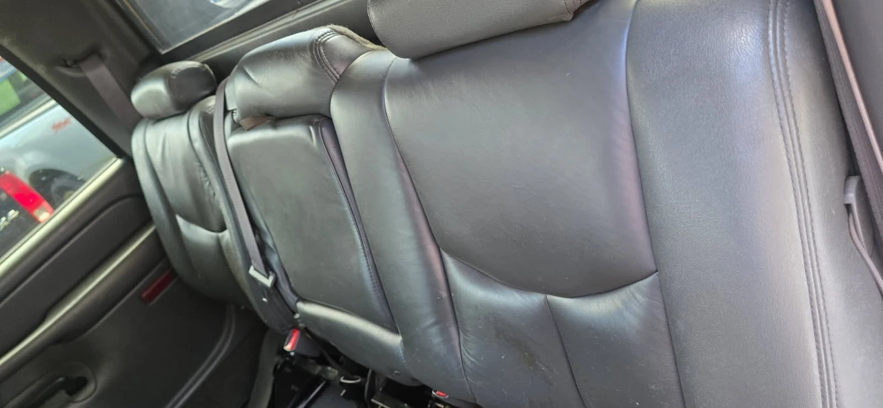 2004 Chevrolet Avalanche - Image 10 of 15