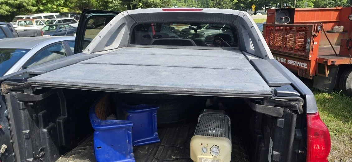 2004 Chevrolet Avalanche - Image 14 of 15