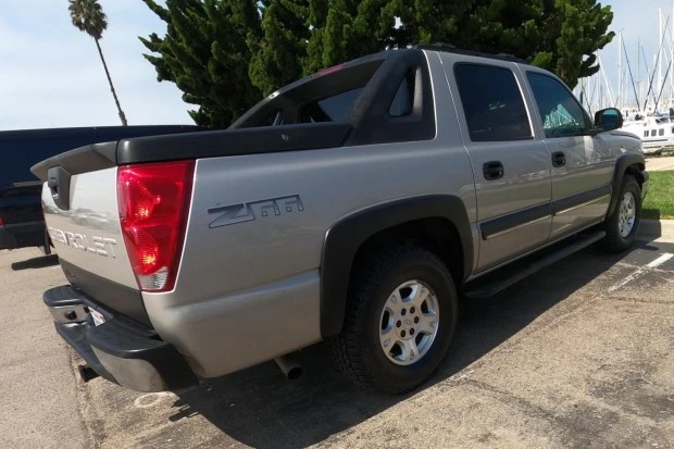 2004 Chevrolet Avalanche - Image 2 of 7