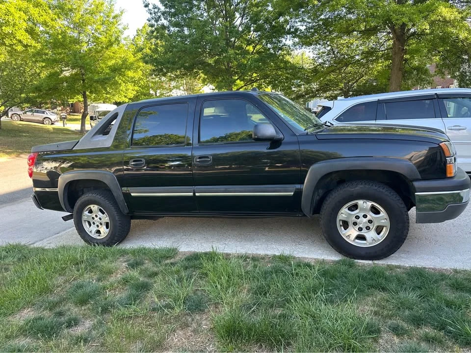 2004 Chevrolet Avalanche - Image 3 of 20