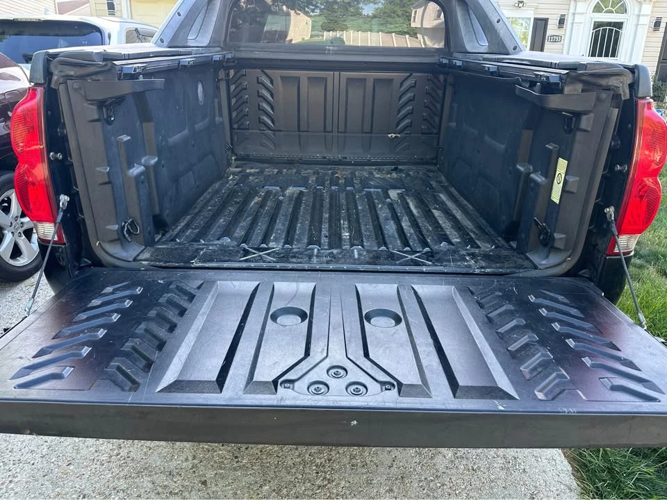 2004 Chevrolet Avalanche - Image 9 of 20