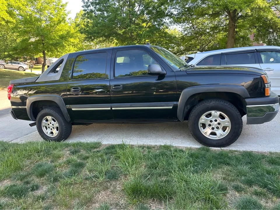 2004 Chevrolet Avalanche - Image 4 of 20