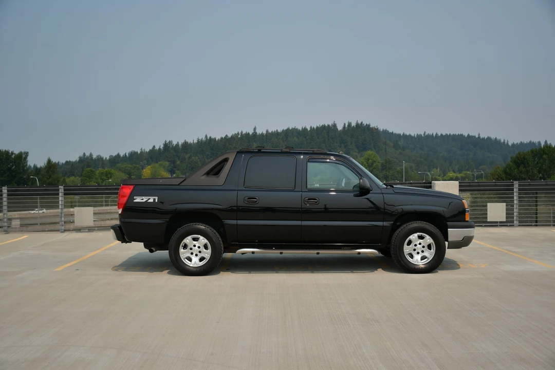2004 Chevrolet Avalanche - Image 12 of 31
