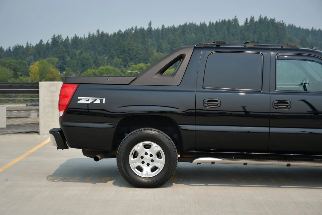 2004 Chevrolet Avalanche - Image 28 of 31