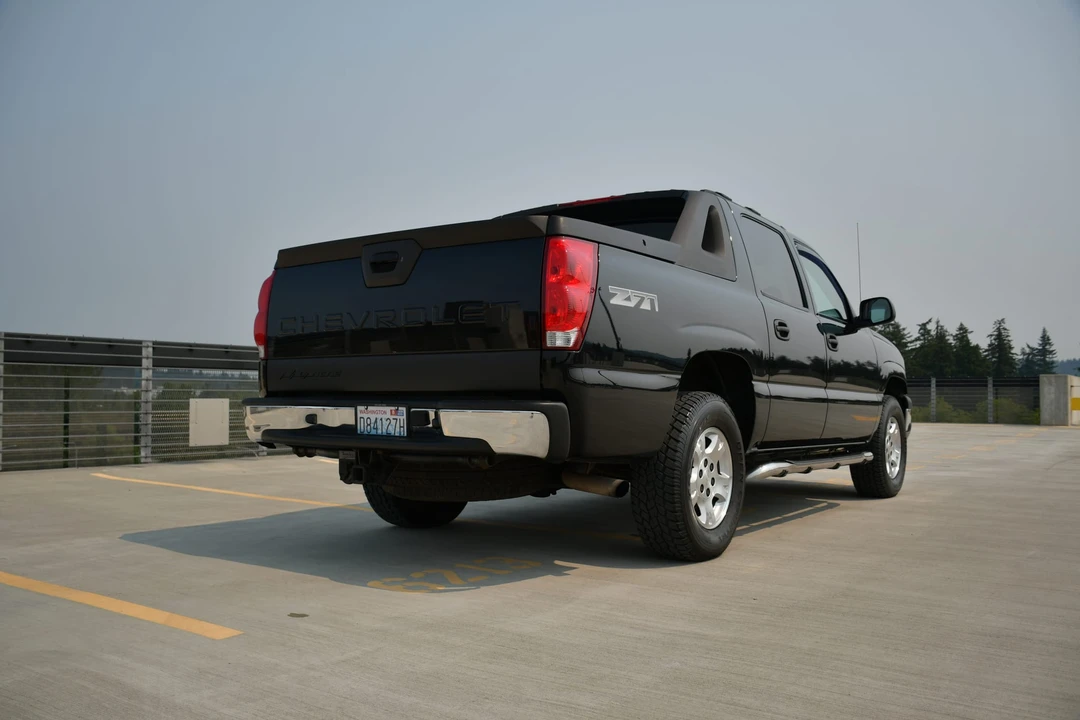 2004 Chevrolet Avalanche - Image 15 of 31