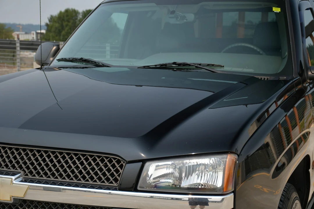 2004 Chevrolet Avalanche - Image 27 of 31