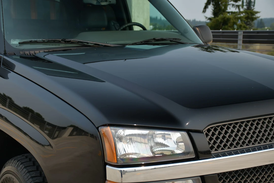 2004 Chevrolet Avalanche - Image 26 of 31