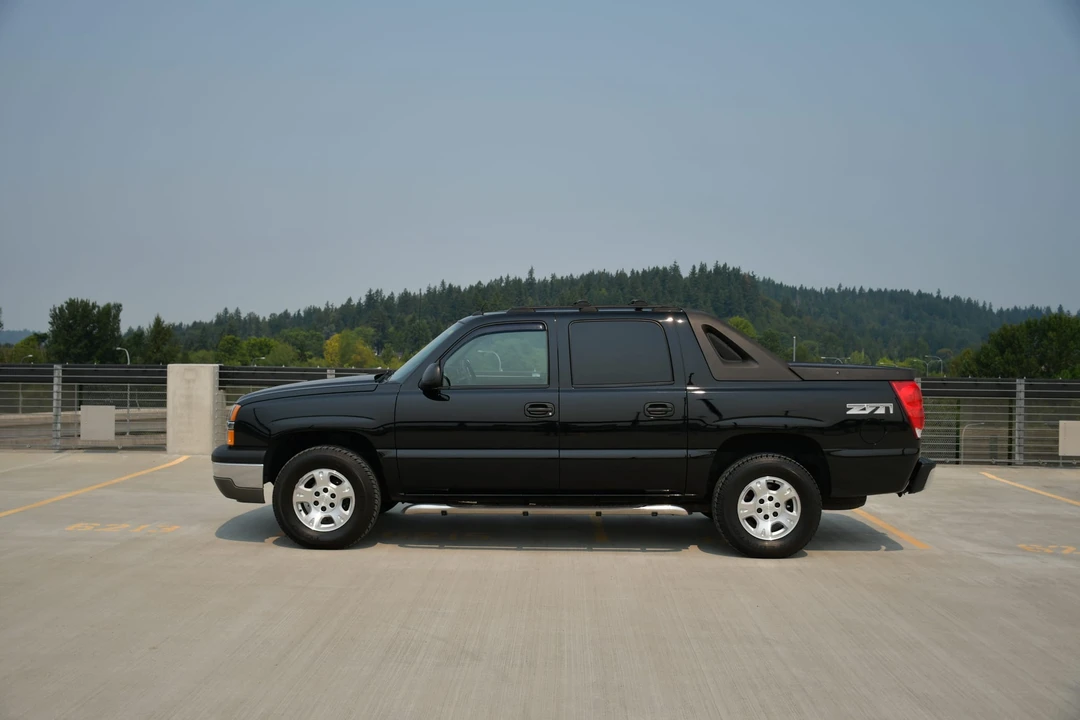 2004 Chevrolet Avalanche - Image 23 of 31