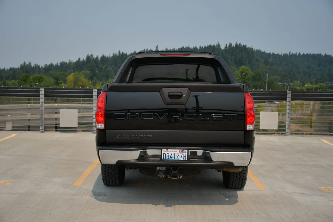 2004 Chevrolet Avalanche - Image 16 of 31