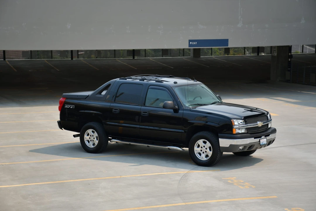 2004 Chevrolet Avalanche - Image 10 of 31