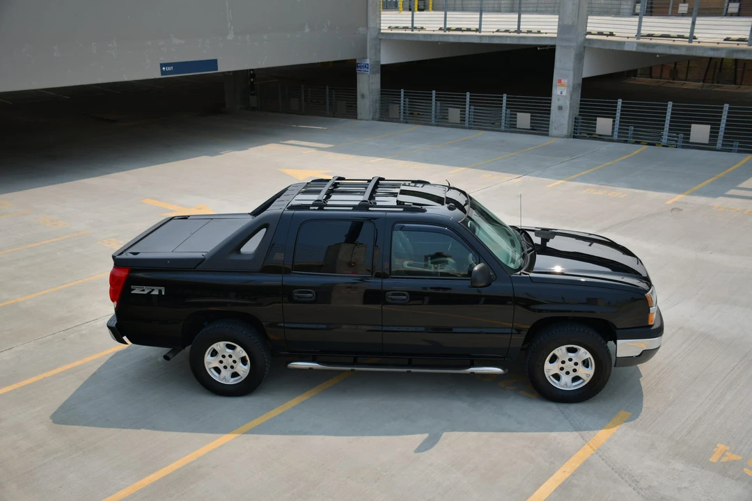 2004 Chevrolet Avalanche - Image 11 of 31