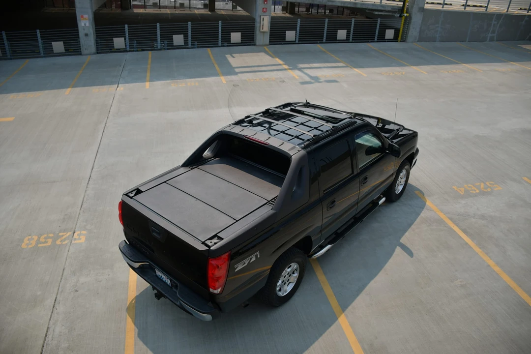 2004 Chevrolet Avalanche - Image 13 of 31