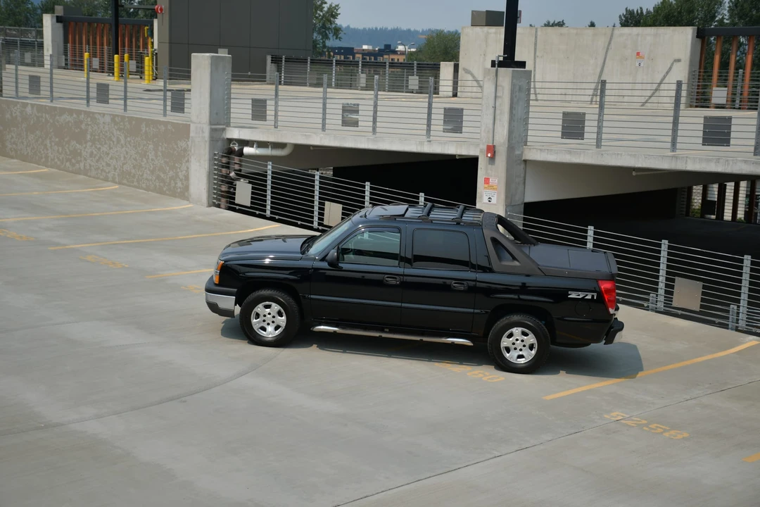 2004 Chevrolet Avalanche - Image 24 of 31
