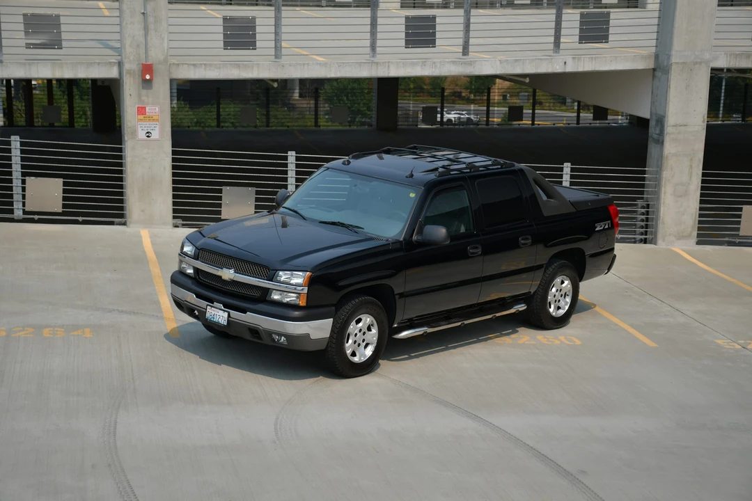 2004 Chevrolet Avalanche - Image 2 of 31