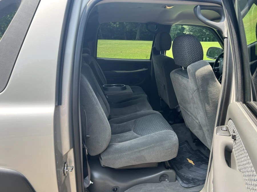2004 Chevrolet Avalanche - Image 11 of 16