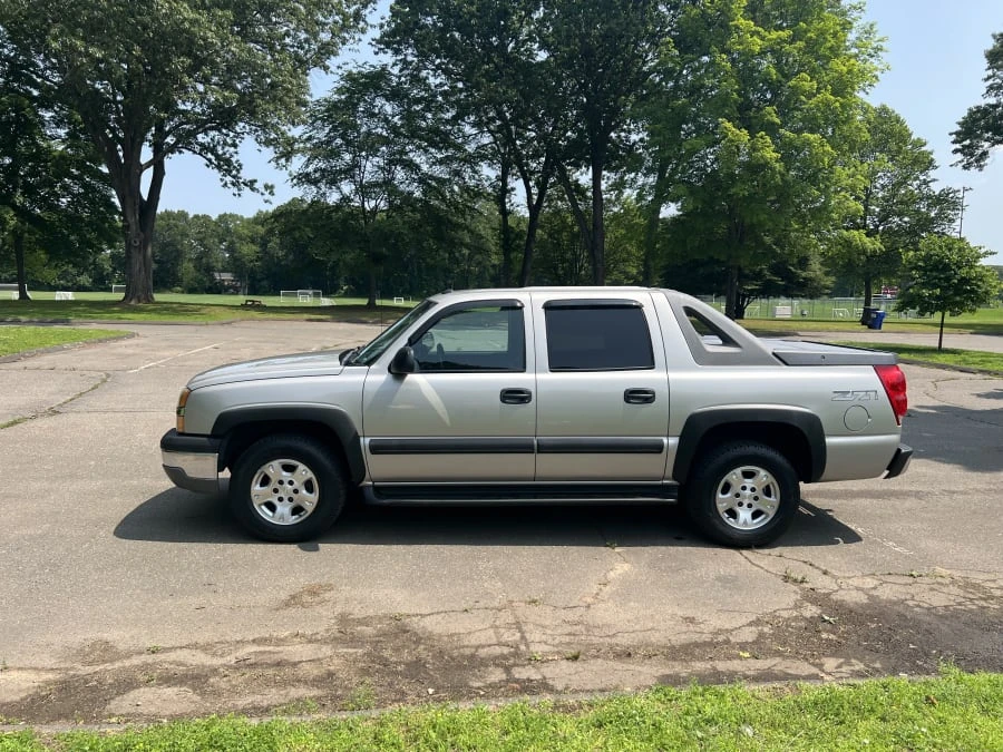 2004 Chevrolet Avalanche - Image 8 of 16