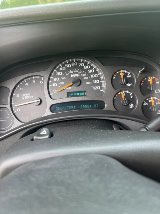 2004 Chevrolet Avalanche - Image 13 of 16