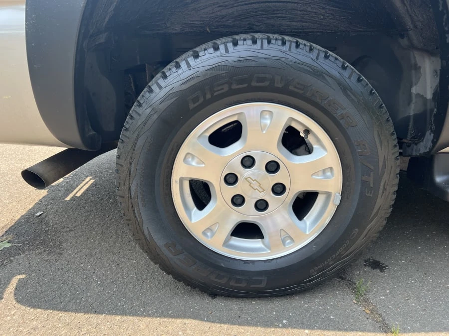 2004 Chevrolet Avalanche - Image 9 of 16