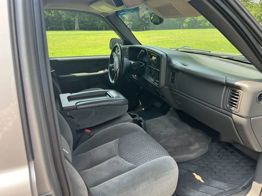 2004 Chevrolet Avalanche - Image 12 of 16