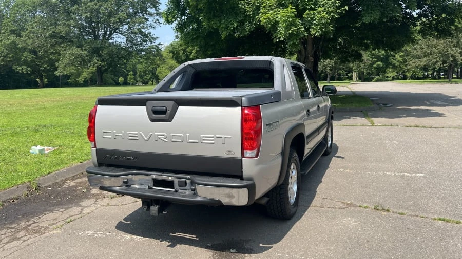 2004 Chevrolet Avalanche - Image 7 of 16