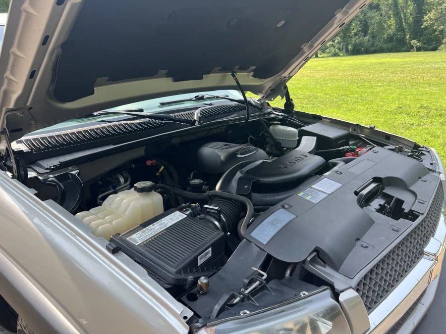 2004 Chevrolet Avalanche - Image 16 of 16