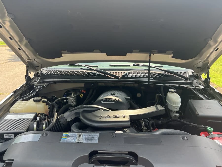 2004 Chevrolet Avalanche - Image 14 of 16