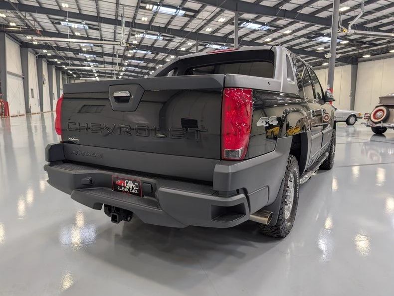 2004 Chevrolet Avalanche - Image 3 of 11