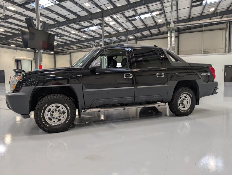 2004 Chevrolet Avalanche - Image 5 of 11