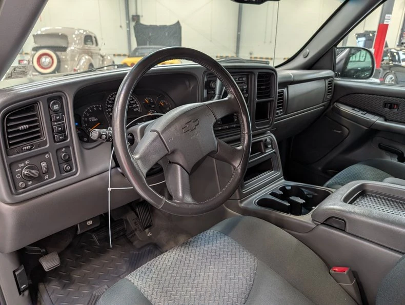 2004 Chevrolet Avalanche - Image 9 of 13