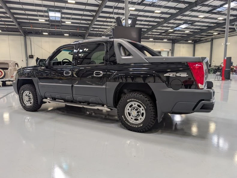 2004 Chevrolet Avalanche - Image 4 of 11
