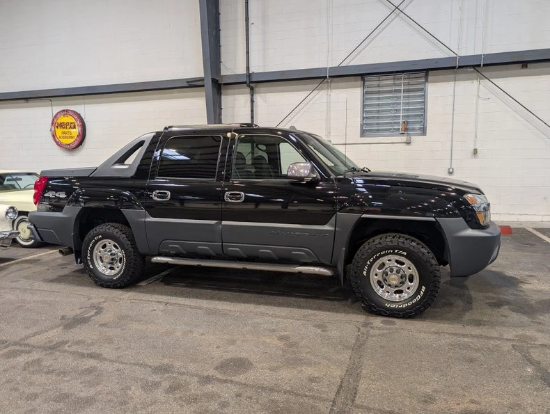 2004 Chevrolet Avalanche - Image 6 of 13