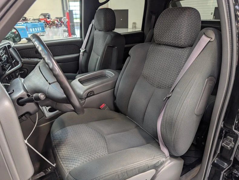 2004 Chevrolet Avalanche - Image 9 of 11