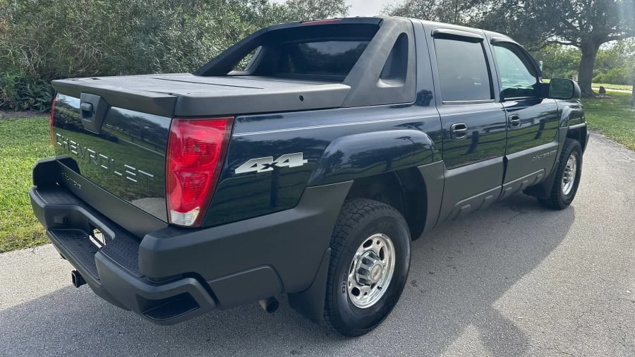 2004 Chevrolet Avalanche - Image 2 of 22