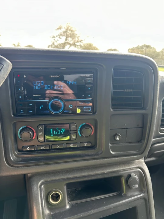 2004 Chevrolet Avalanche - Image 17 of 22