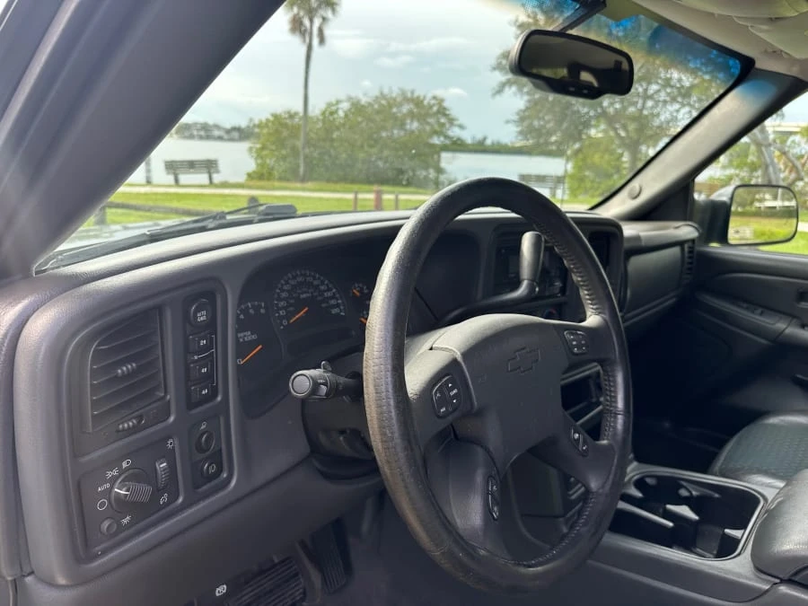 2004 Chevrolet Avalanche - Image 15 of 22