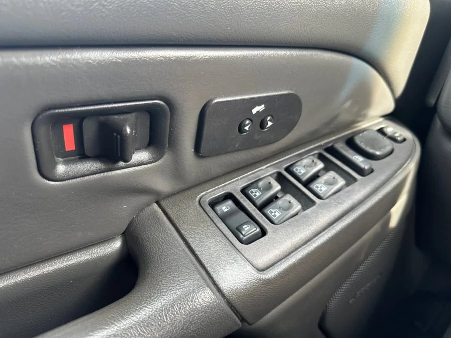 2004 Chevrolet Avalanche - Image 18 of 22