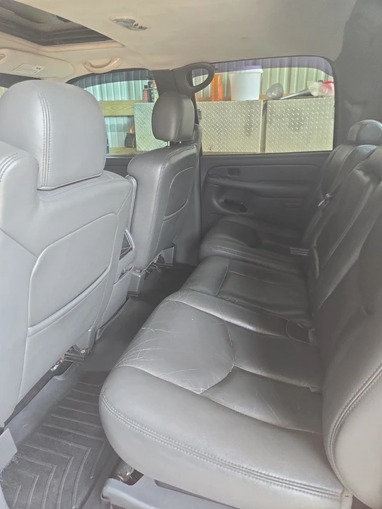 2004 Chevrolet Avalanche - Image 6 of 8