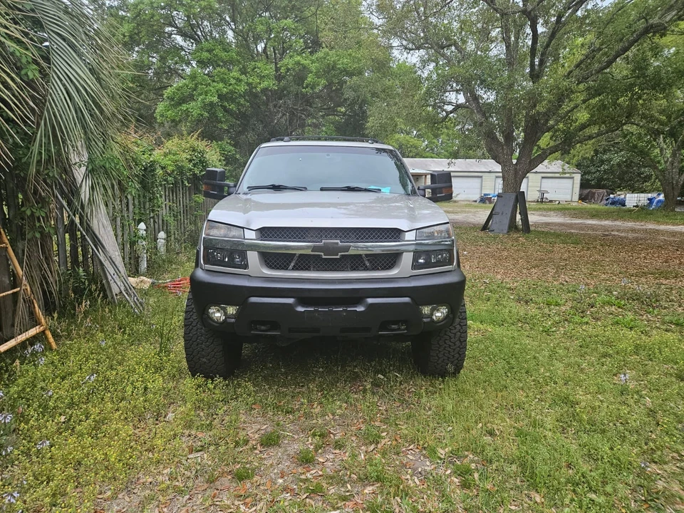 2004 Chevrolet Avalanche - Image 4 of 8