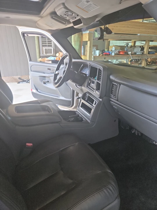 2004 Chevrolet Avalanche - Image 7 of 8