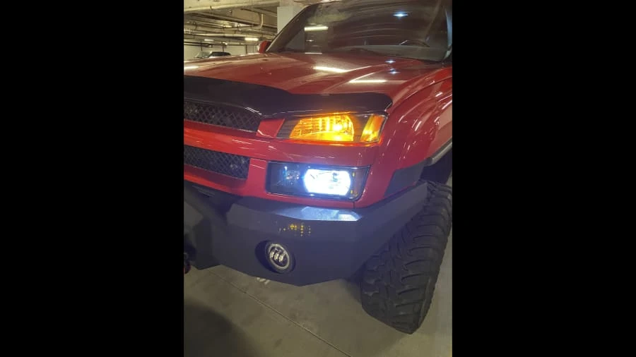 2004 Chevrolet Avalanche - Image 8 of 12