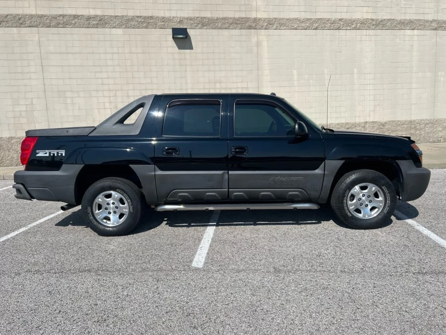 2004 Chevrolet Avalanche - Image 2 of 7