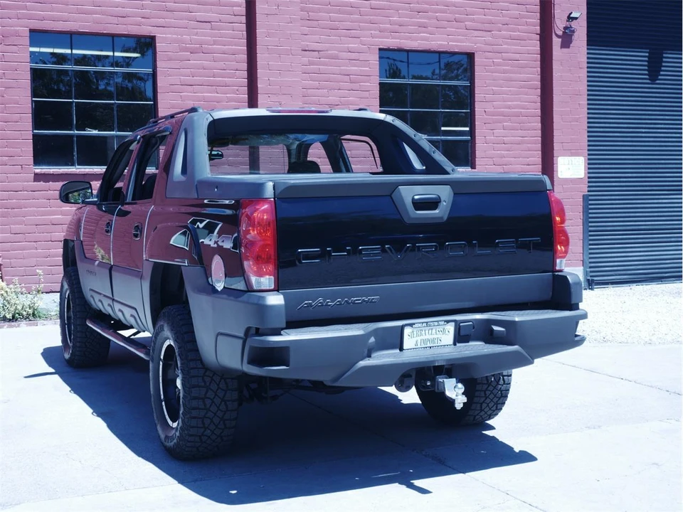 2004 Chevrolet Avalanche - Image 10 of 31