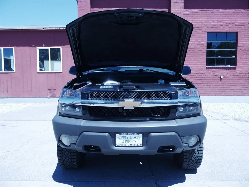 2004 Chevrolet Avalanche - Image 19 of 31