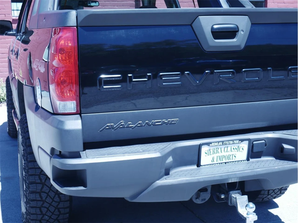2004 Chevrolet Avalanche - Image 8 of 31