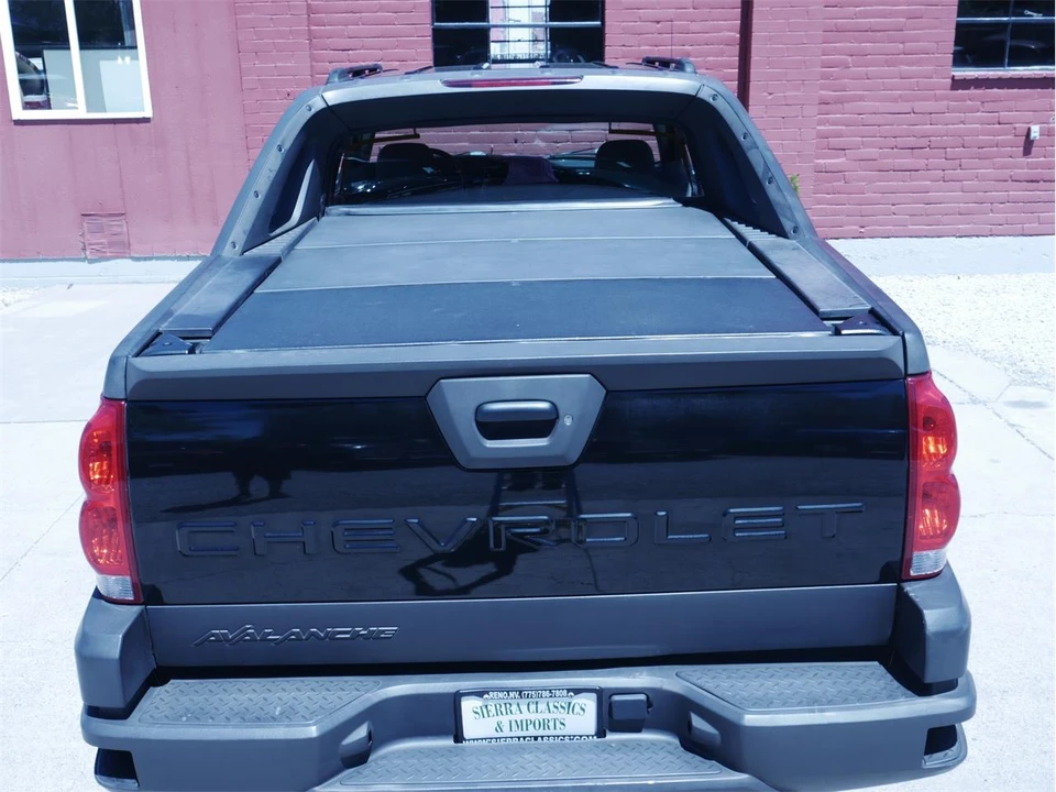 2004 Chevrolet Avalanche - Image 11 of 31