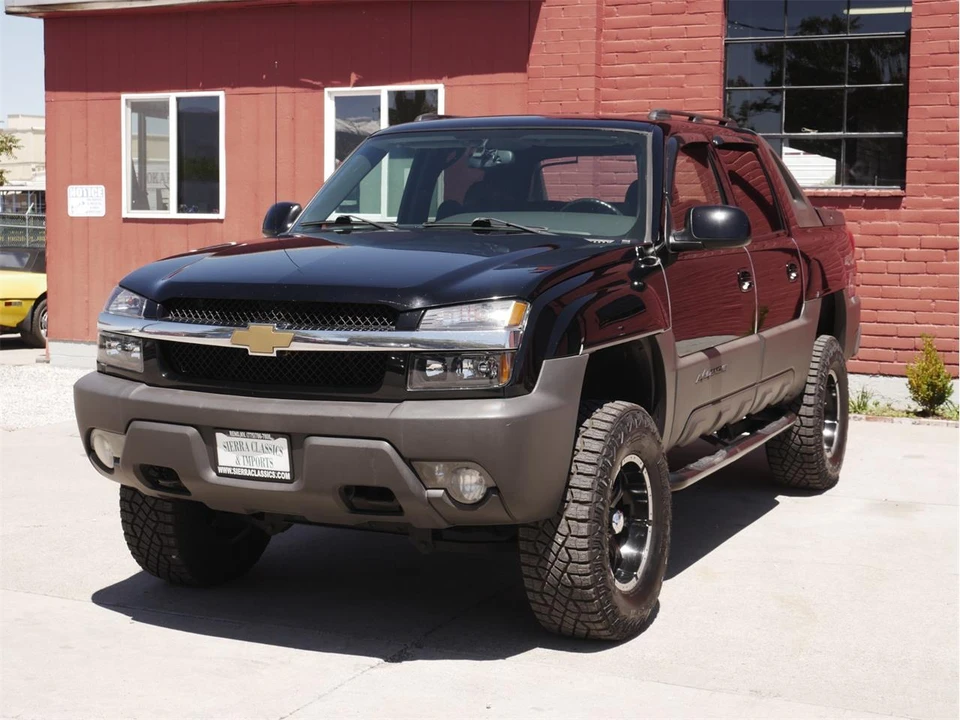 2004 Chevrolet Avalanche - Image 2 of 31