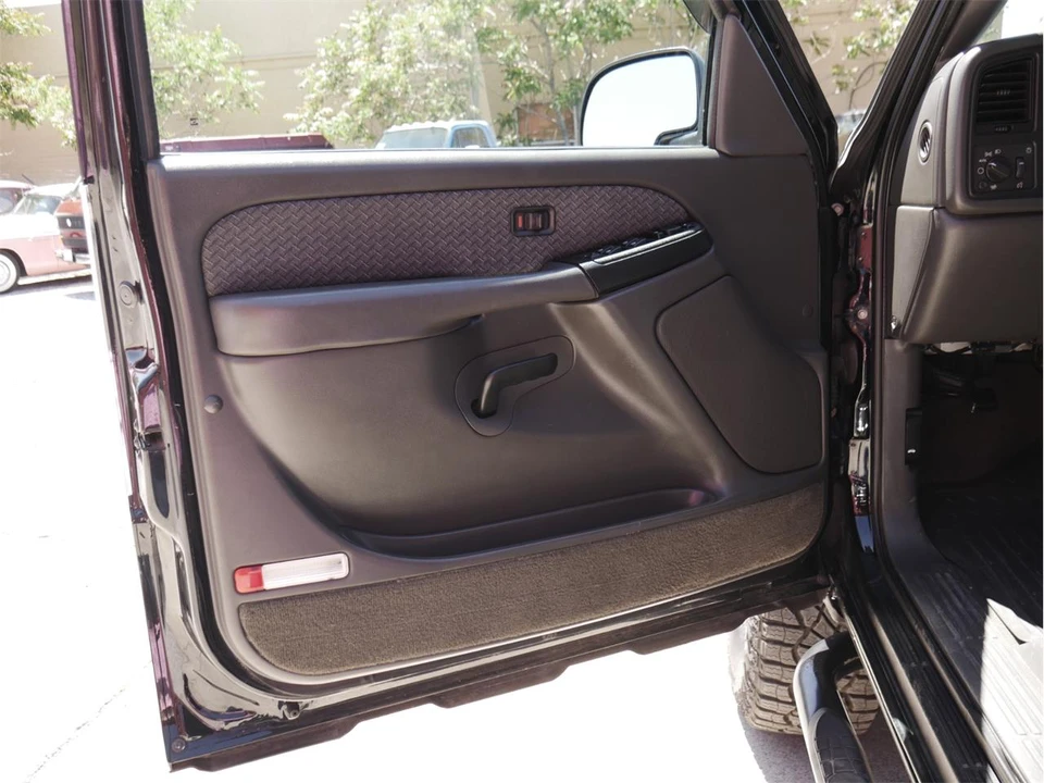 2004 Chevrolet Avalanche - Image 24 of 31