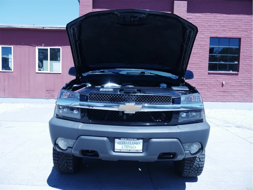 2004 Chevrolet Avalanche - Image 18 of 31