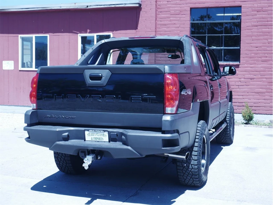 2004 Chevrolet Avalanche - Image 9 of 31