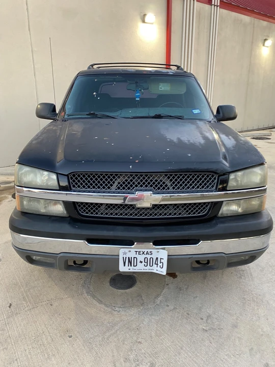 2004 Chevrolet Avalanche - Image 2 of 5